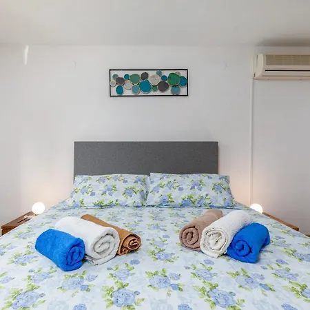 Nature & Sea With Pool