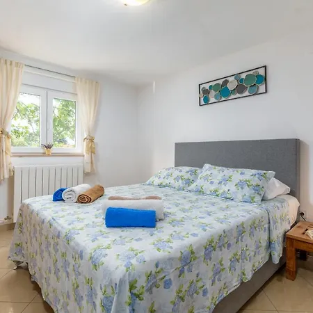 Nature & Sea With Pool