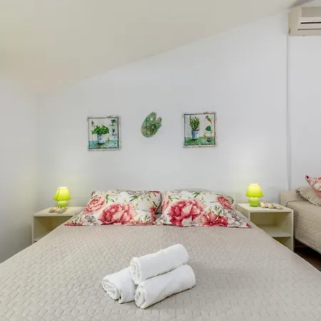 Nature & Sea With Pool Ferienhaus *