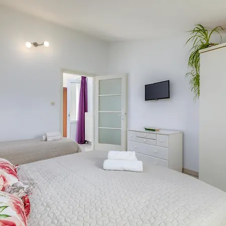 Nature & Sea With Pool 펜션 *