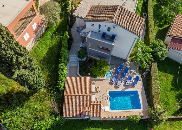 Nature & Sea With Pool Pula