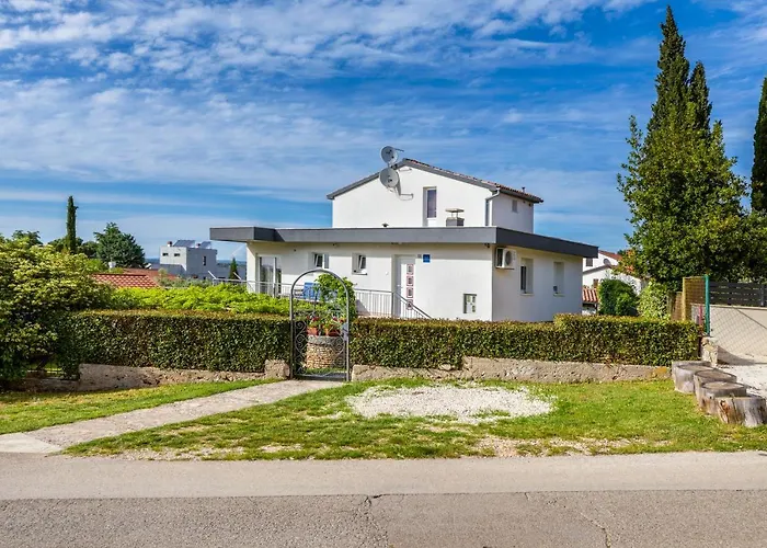 Nature & Sea With Pool Holiday home Pula