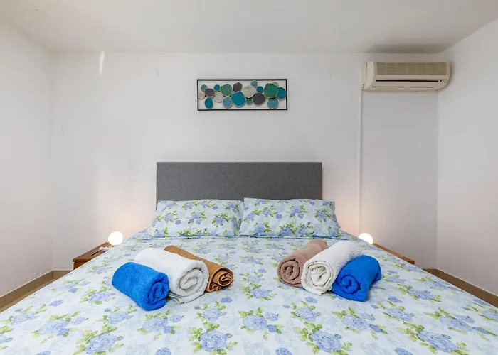 Nature & Sea With Pool