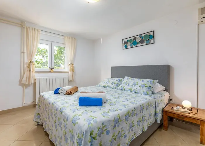 Nature & Sea With Pool