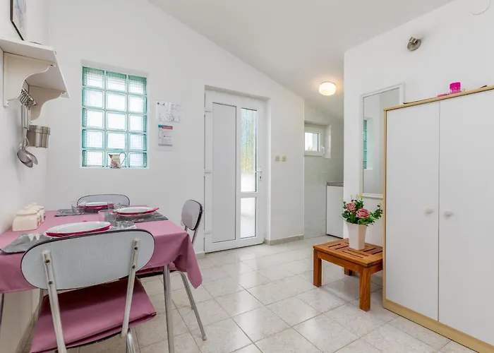 Nature & Sea With Pool *