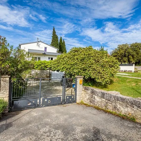 Nature & Sea With Pool Holiday home