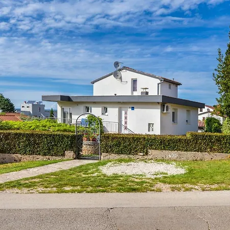 Nature & Sea With Pool Holiday home Pula