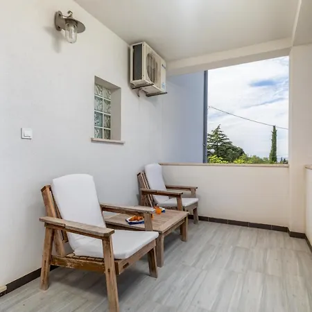 Nature & Sea With Pool Holiday home Pula